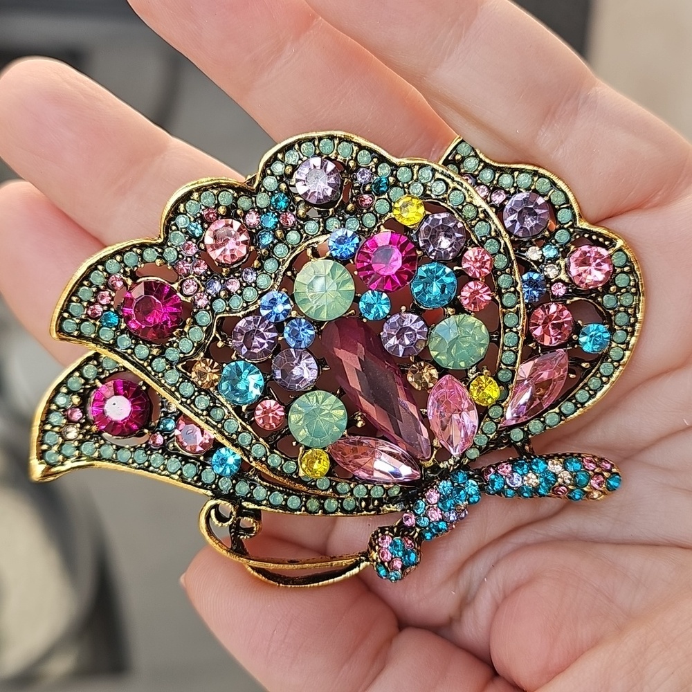 Diamond Studded Large Butteefly Brooch Temparmented Metal Color Vintage Gold Pin